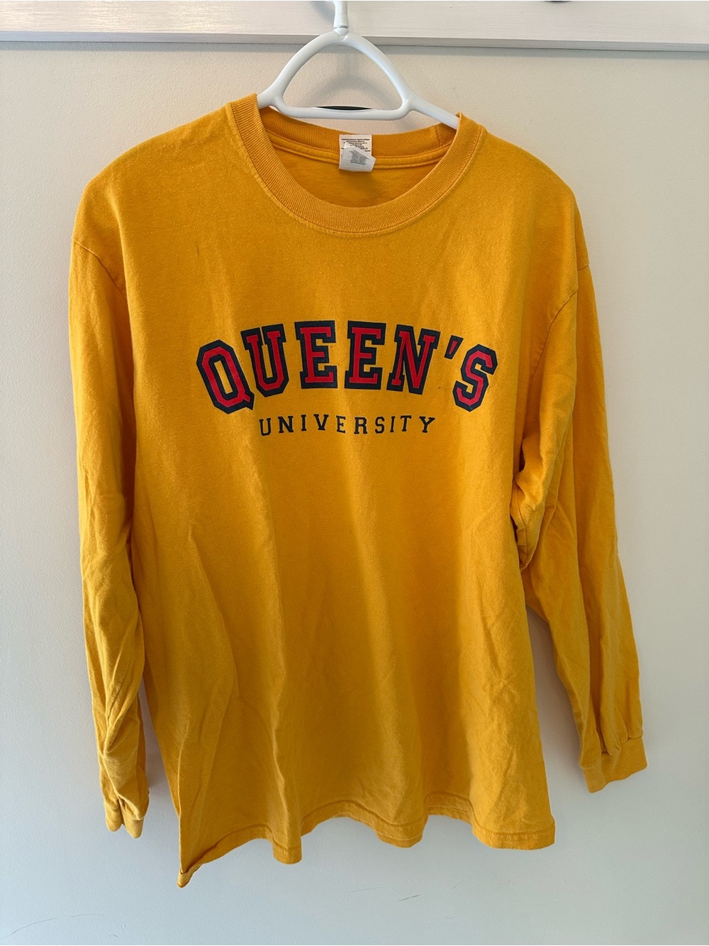 Gildan Yellow 'QUEEN'S University' Long Sleeve Tee